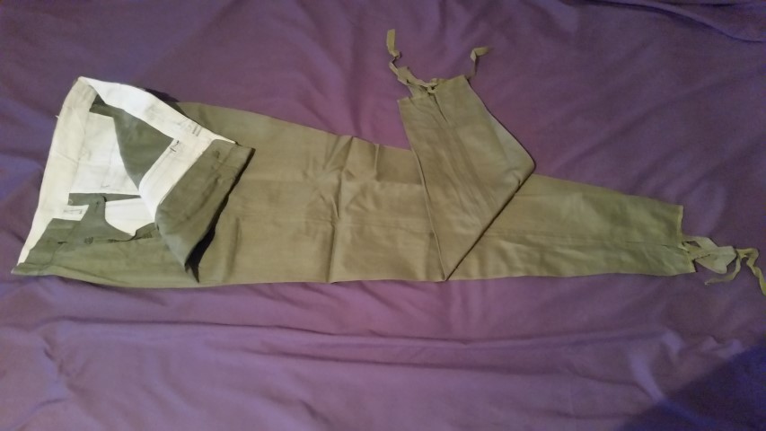 Uniforme-militare-de-soldati-culoare-kaki